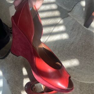 Comfortable red leather wedge Peep toe heel